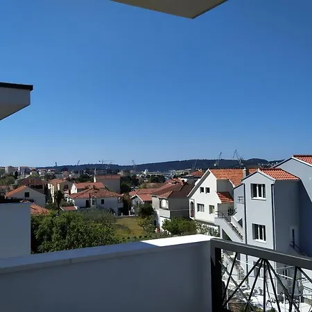 Apartman Vukic - *