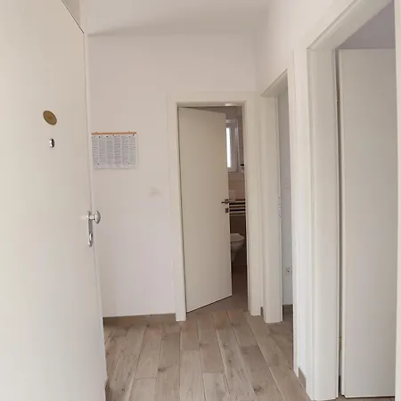 Apartman Vukic - *