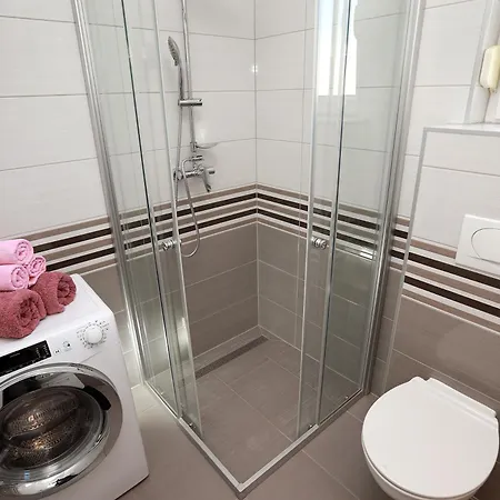 Apartman Vukic - *